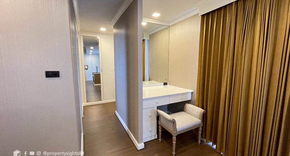 Condo en alquiler de 4 habitaciones en Watthana, Bangkok