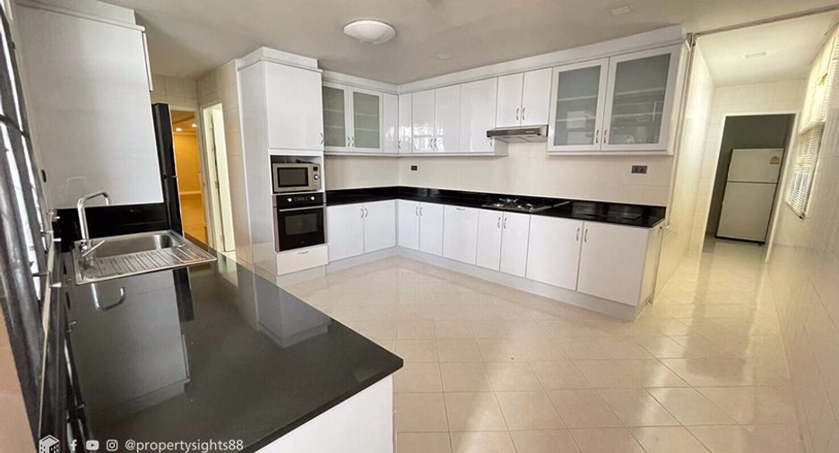 Condo en alquiler de 4 habitaciones en Watthana, Bangkok
