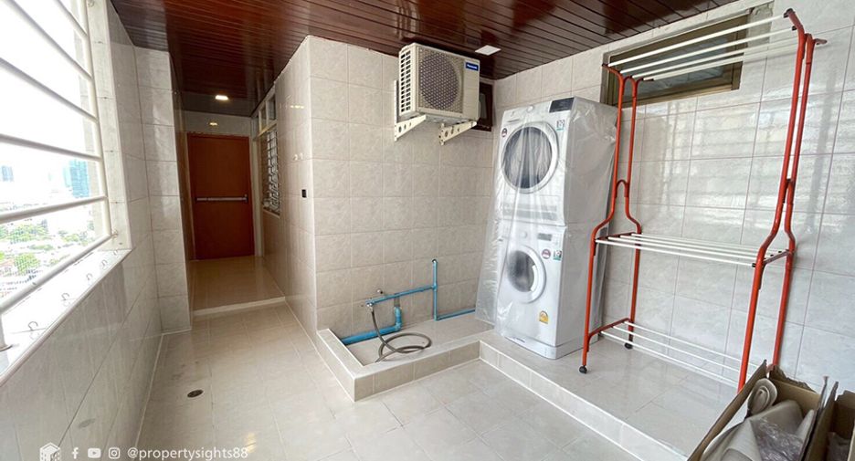 Condo en alquiler de 4 habitaciones en Watthana, Bangkok
