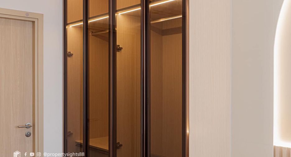 For rent 2 bedrooms condo in Watthana, Bangkok