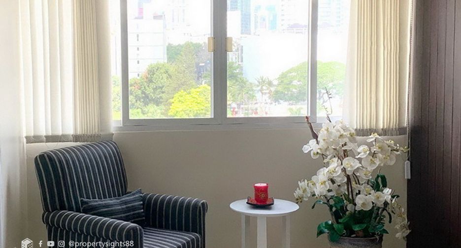 For rent 3 bedrooms condo in Watthana, Bangkok