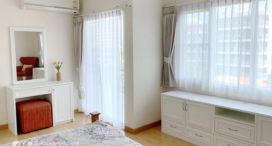 For rent 3 bedrooms condo in Watthana, Bangkok