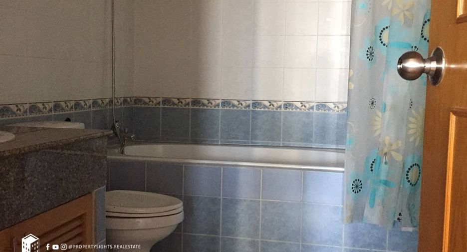 For rent 3 bedrooms condo in Watthana, Bangkok