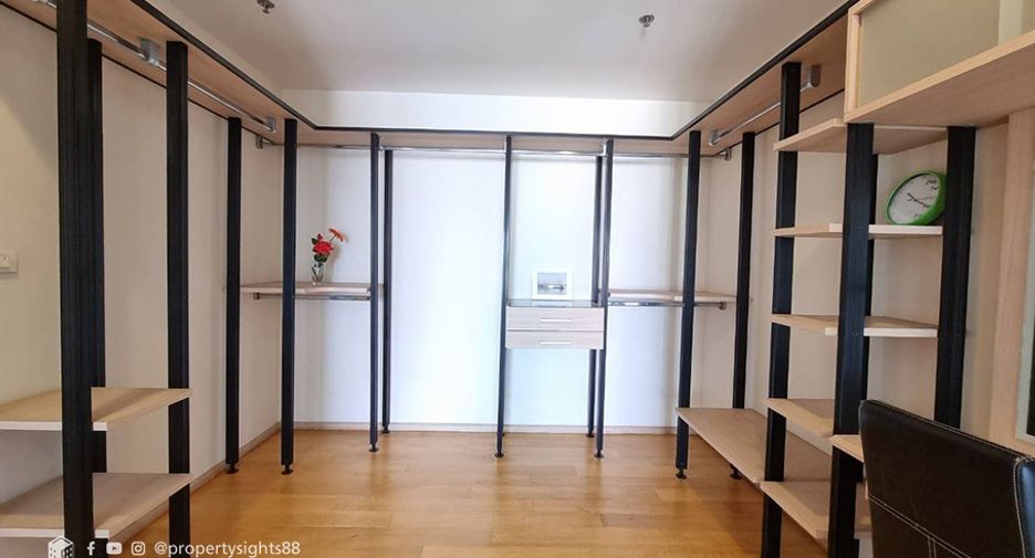 For sale 2 bedrooms condo in Khlong Toei, Bangkok