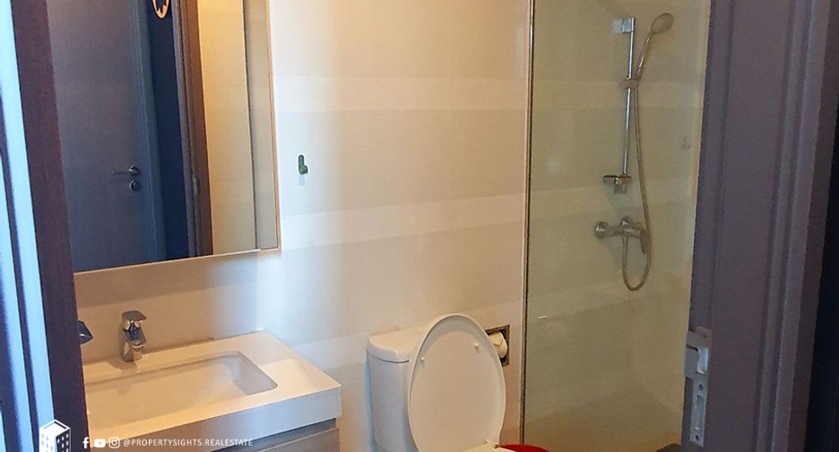 For rent 2 bedrooms condo in Khlong Toei, Bangkok
