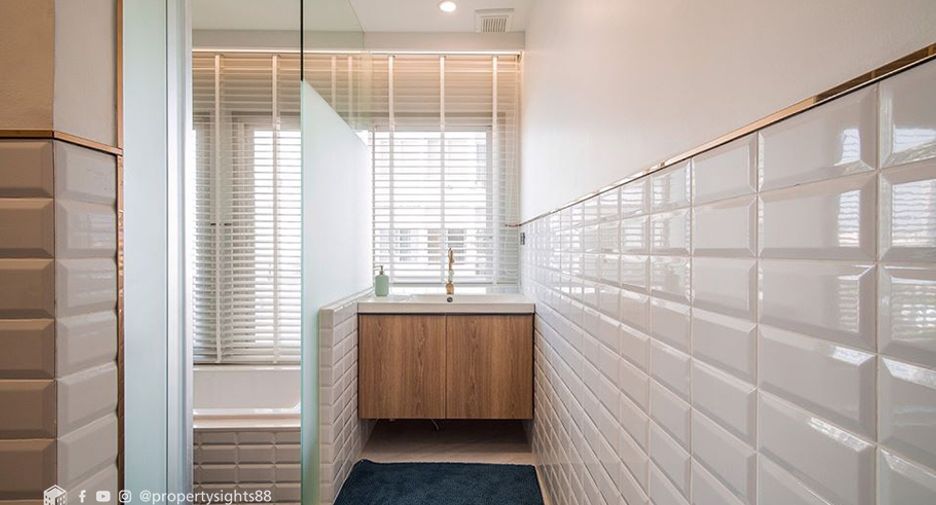 For rent 2 bedrooms condo in Watthana, Bangkok