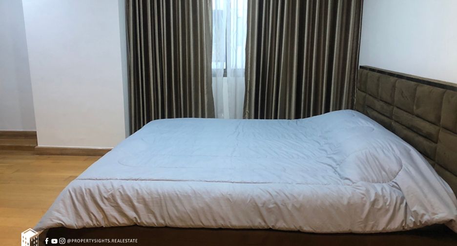 For rent 3 bedrooms condo in Watthana, Bangkok