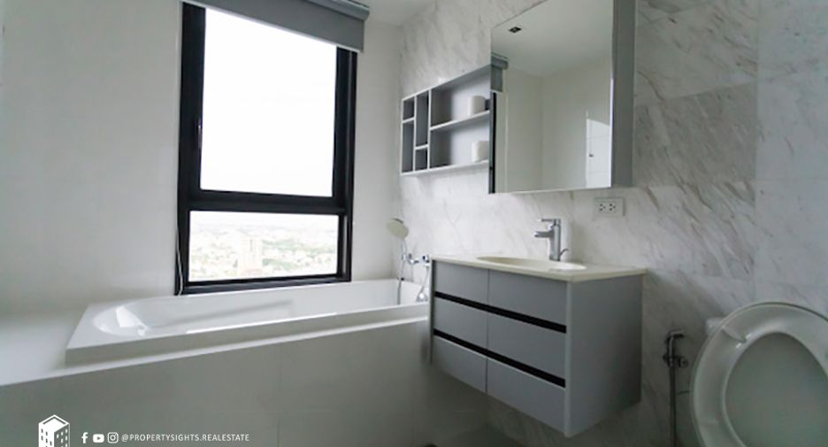 For rent 2 bedrooms condo in Watthana, Bangkok
