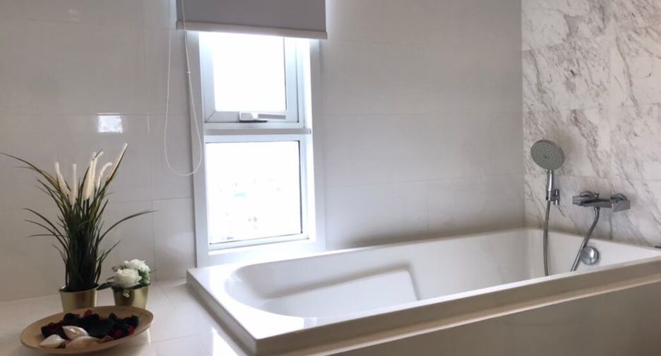 For rent 2 bedrooms condo in Watthana, Bangkok