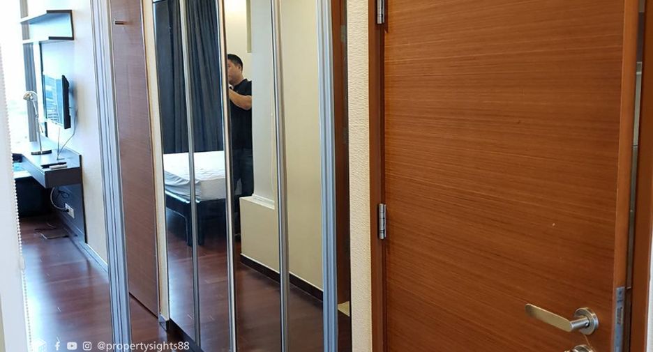 For rent 2 bedrooms condo in Khlong Toei, Bangkok