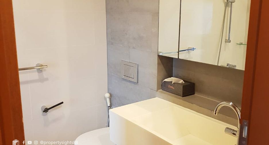 For rent 2 bedrooms condo in Khlong Toei, Bangkok