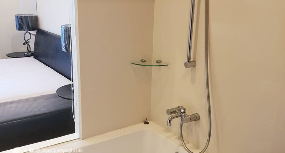 For rent 2 bedrooms condo in Khlong Toei, Bangkok