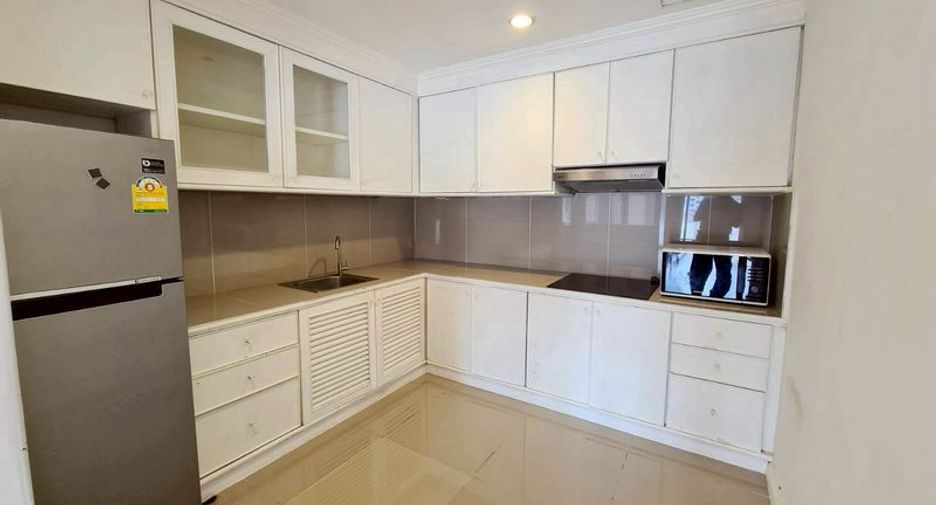 Condo en alquiler de 3 habitaciones en Watthana, Bangkok