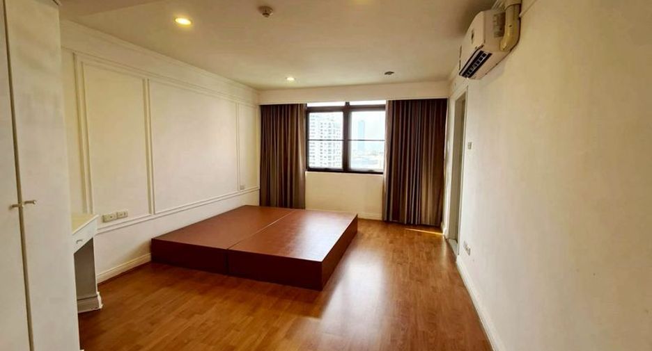 Condo en alquiler de 3 habitaciones en Watthana, Bangkok