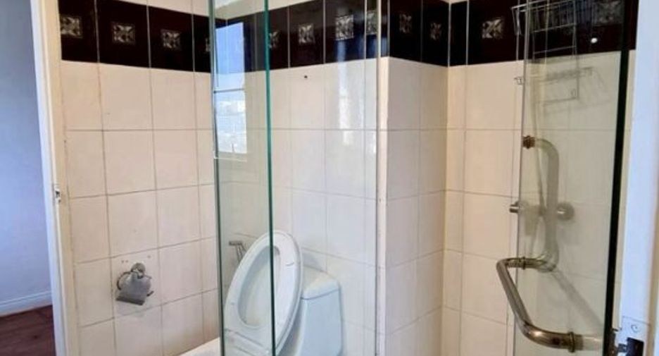 Condo en alquiler de 3 habitaciones en Watthana, Bangkok