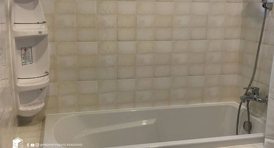 For rent 2 bedrooms condo in Watthana, Bangkok