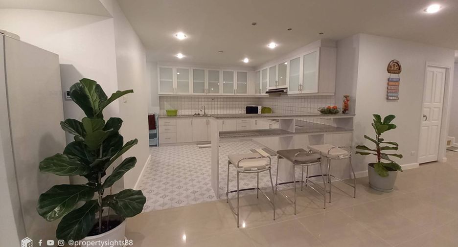 Wohnung zur Miete mit 3 Zimmer in Watthana, Bangkok