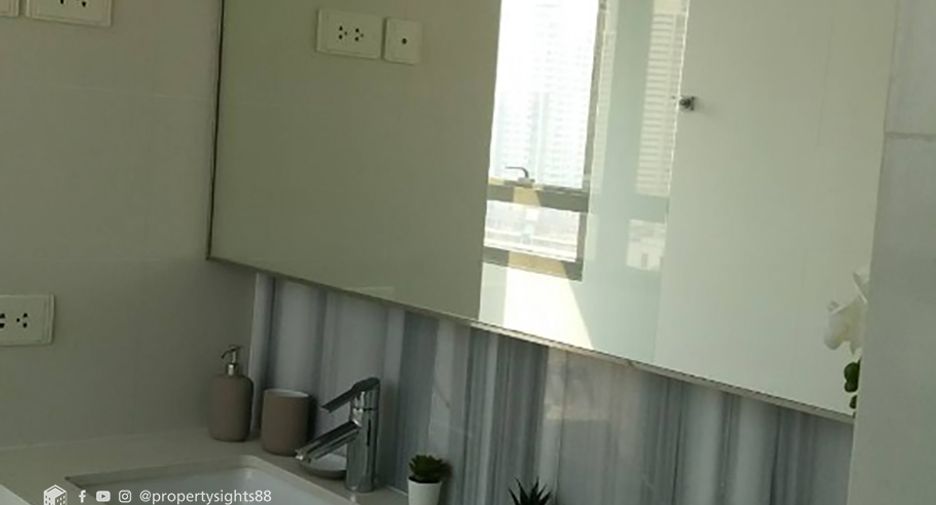 For rent 2 bedrooms condo in Khlong Toei, Bangkok