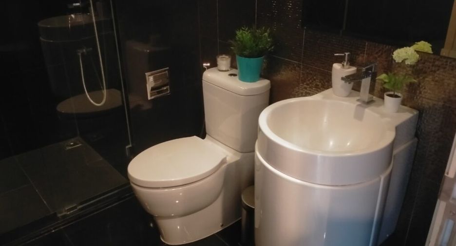 For rent 2 bedrooms condo in Khlong Toei, Bangkok