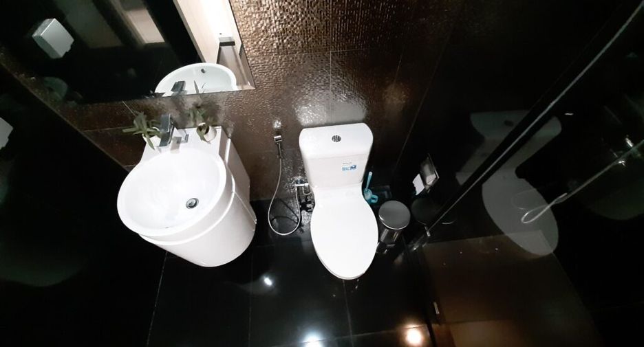For rent 2 bedrooms condo in Khlong Toei, Bangkok