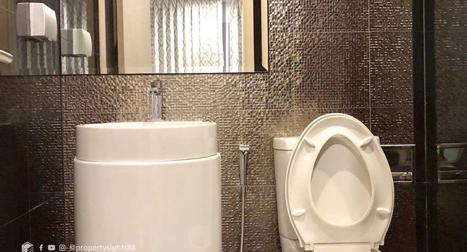 For rent 2 bedrooms condo in Khlong Toei, Bangkok