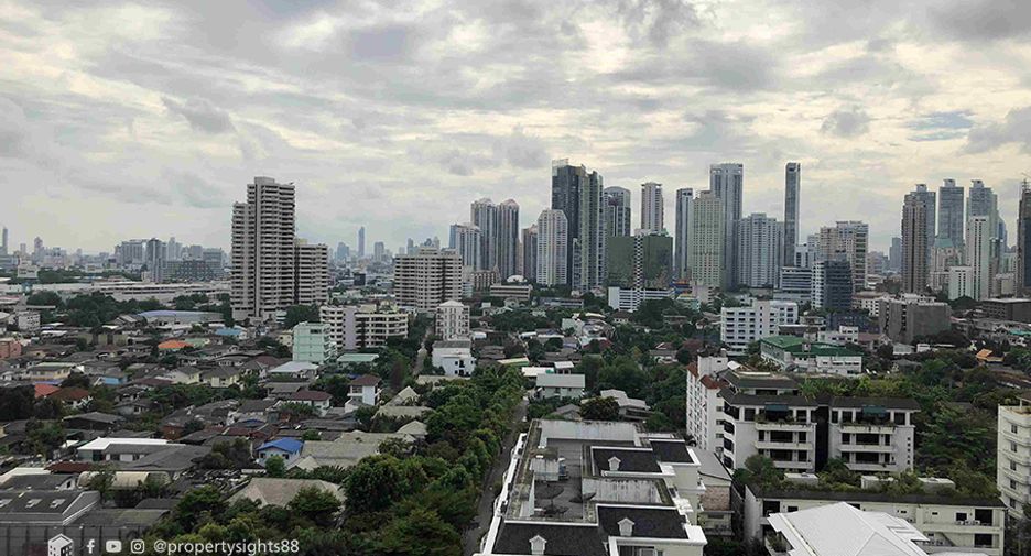 For rent 2 bedrooms condo in Khlong Toei, Bangkok