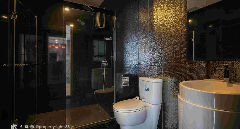 For rent 2 bedrooms condo in Khlong Toei, Bangkok