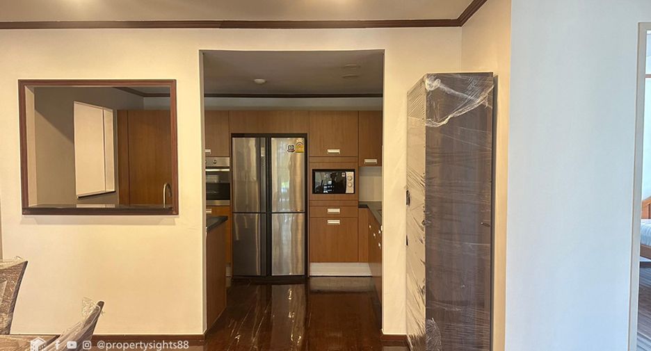 For rent 3 bedrooms condo in Khlong Toei, Bangkok