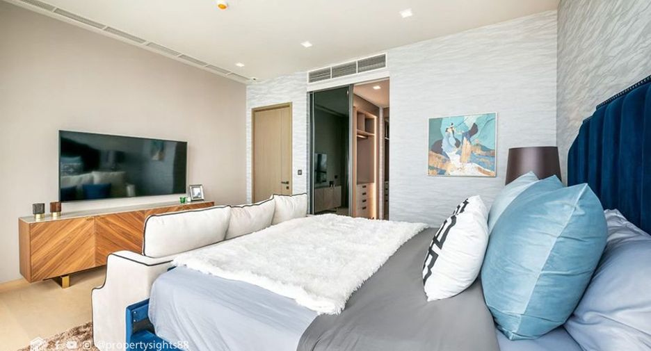 For rent 2 bedrooms condo in Watthana, Bangkok