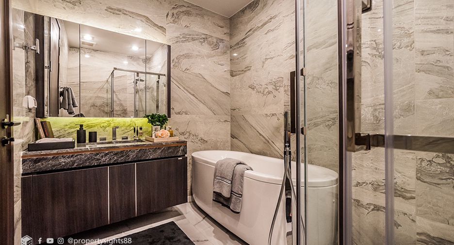 For rent 2 bedrooms condo in Khlong Toei, Bangkok