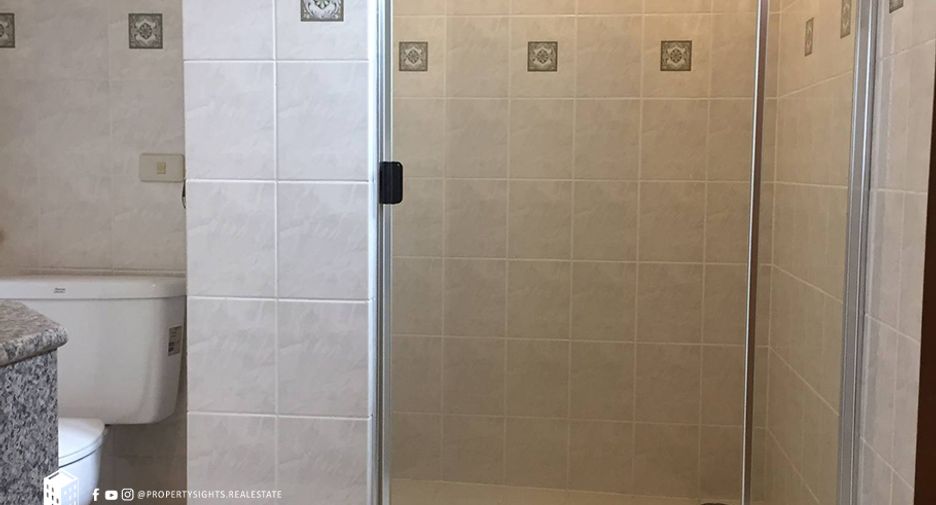 For rent 3 bedrooms condo in Watthana, Bangkok