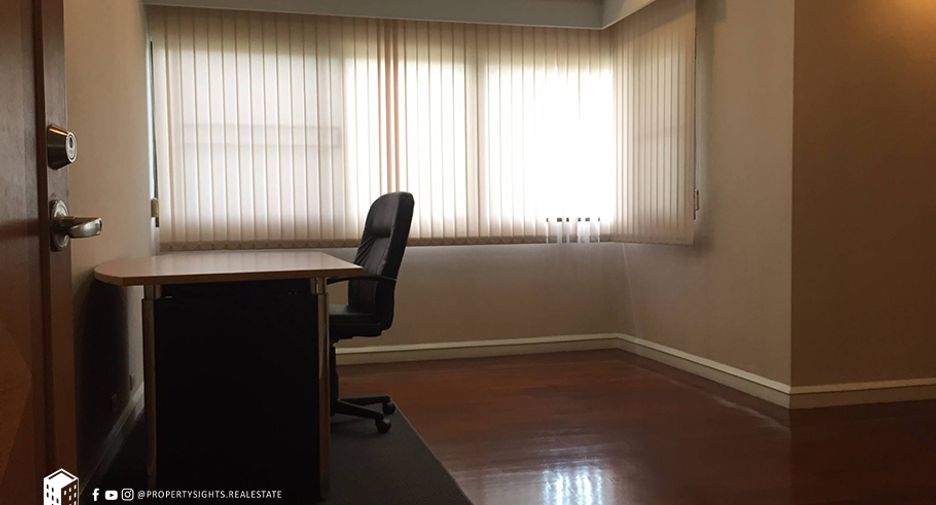 For rent 3 bedrooms condo in Watthana, Bangkok