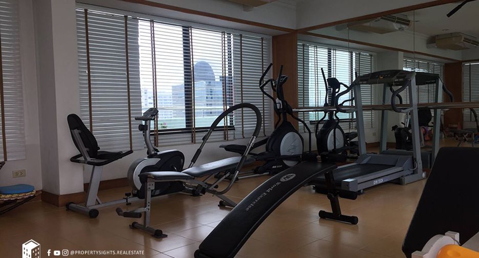 For rent 3 bedrooms condo in Watthana, Bangkok