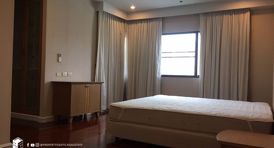 For rent 3 bedrooms condo in Watthana, Bangkok
