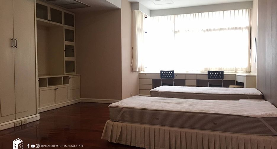 For rent 3 bedrooms condo in Watthana, Bangkok