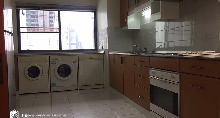 For rent 3 bedrooms condo in Watthana, Bangkok