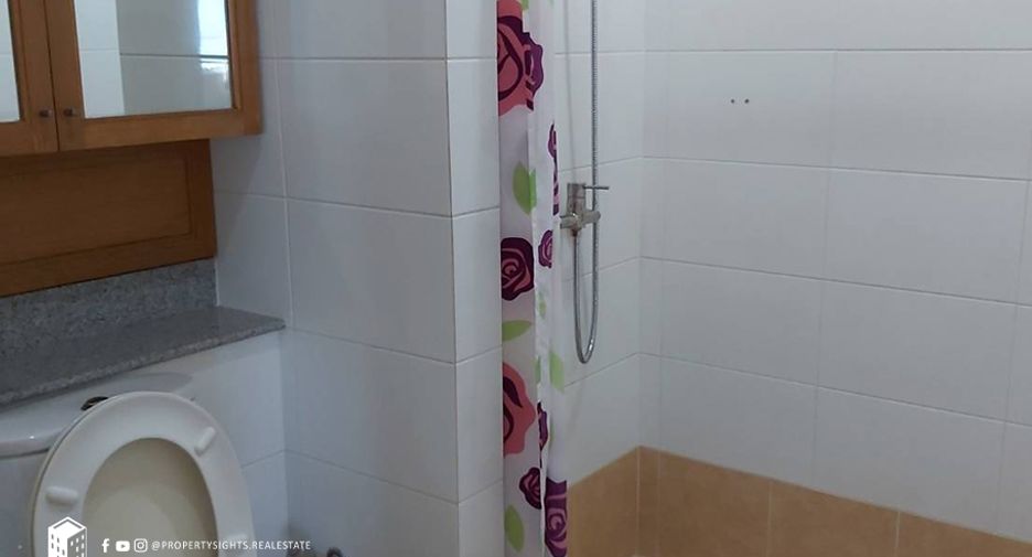 Condo en alquiler de 3 habitaciones en Watthana, Bangkok