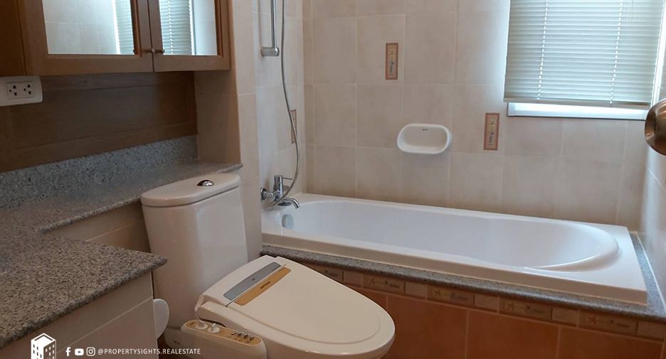 Condo en alquiler de 3 habitaciones en Watthana, Bangkok