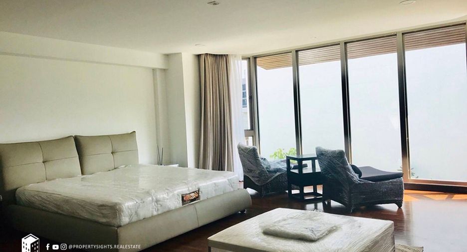 For rent 3 bedrooms townhouse in Khlong Toei, Bangkok