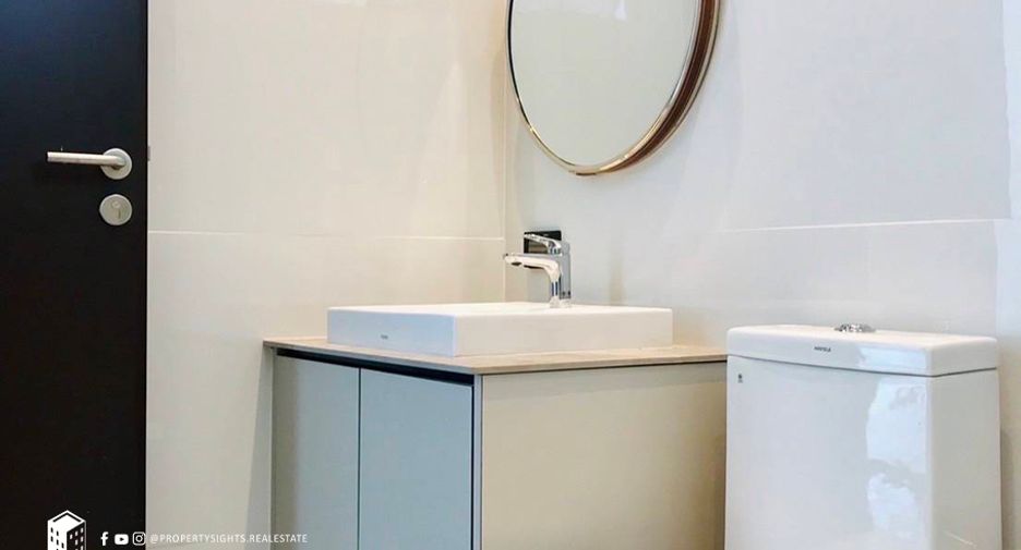 For rent 3 bedrooms townhouse in Khlong Toei, Bangkok