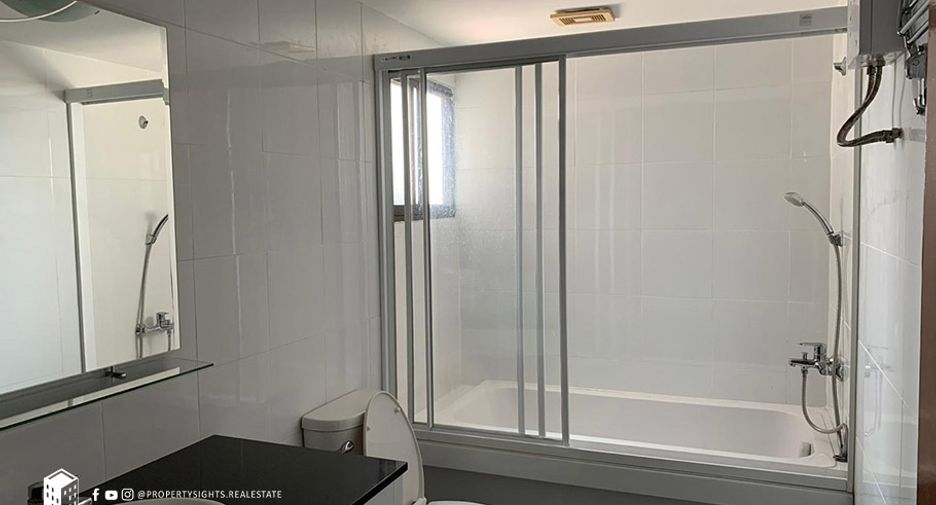 For rent 3 bedrooms condo in Watthana, Bangkok