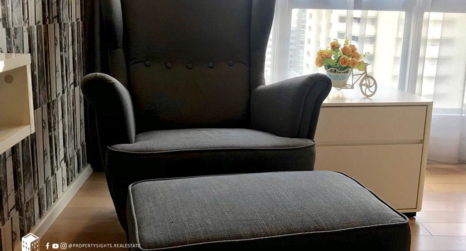 For rent 2 bedrooms condo in Watthana, Bangkok