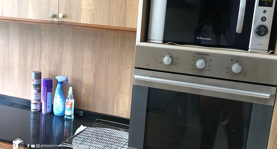 Wohnung zur Miete mit 3 Zimmer in Khlong Toei, Bangkok