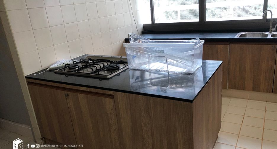 Wohnung zur Miete mit 3 Zimmer in Khlong Toei, Bangkok