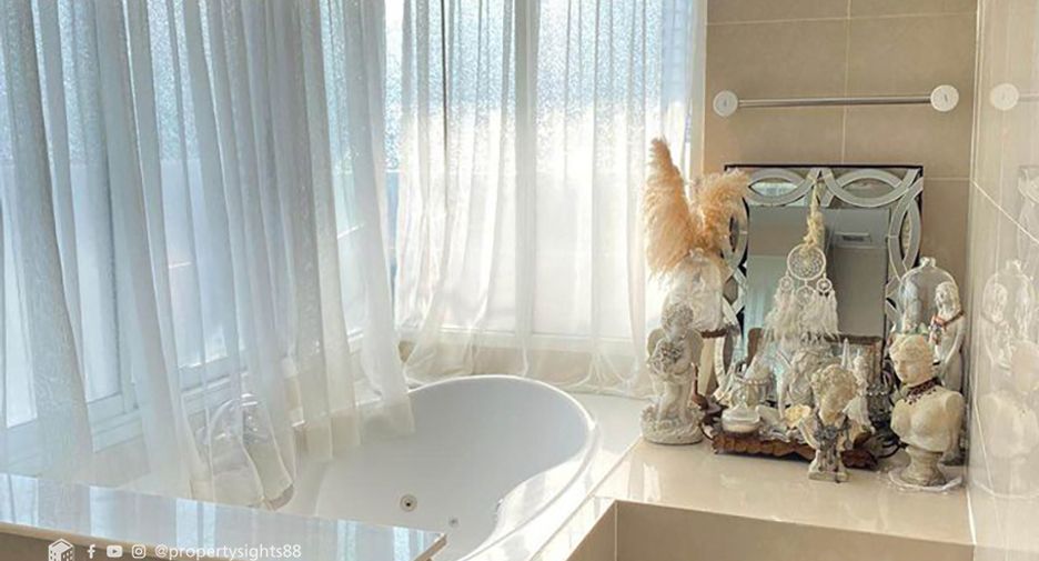 Condo en alquiler de 4 habitaciones en Watthana, Bangkok