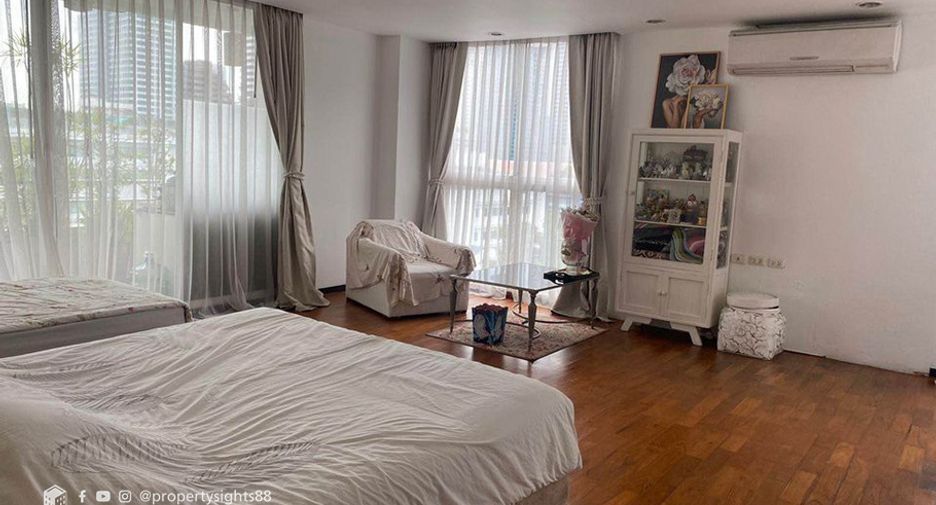 Condo en alquiler de 4 habitaciones en Watthana, Bangkok