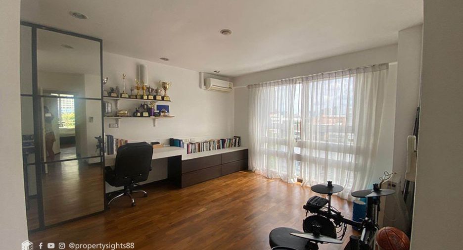 Condo en alquiler de 4 habitaciones en Watthana, Bangkok