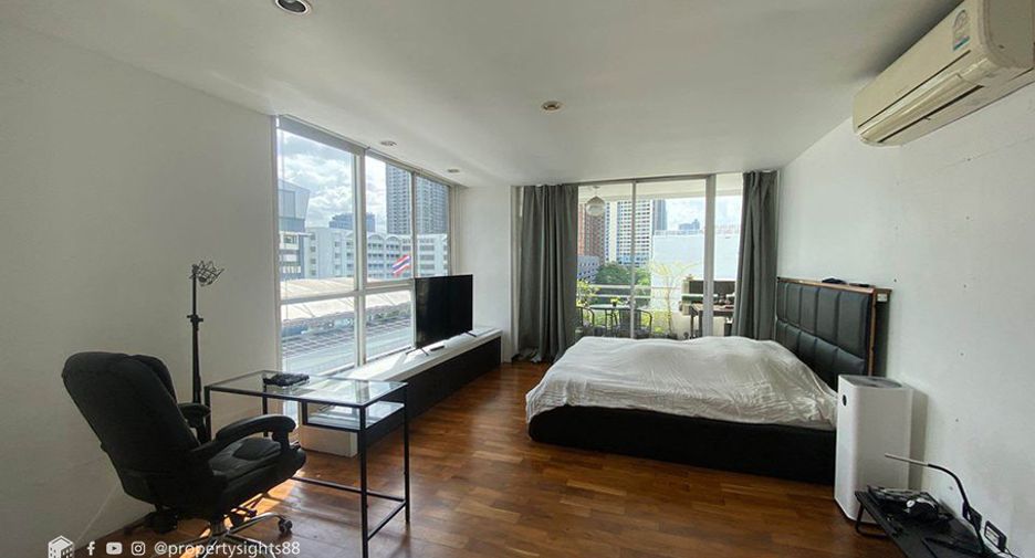 Condo en alquiler de 4 habitaciones en Watthana, Bangkok
