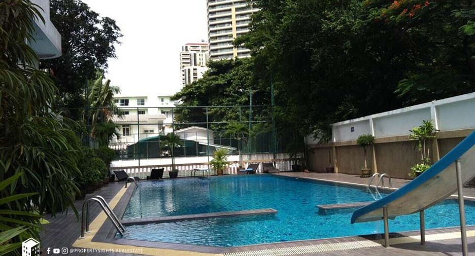 For rent 3 bedrooms condo in Khlong Toei, Bangkok