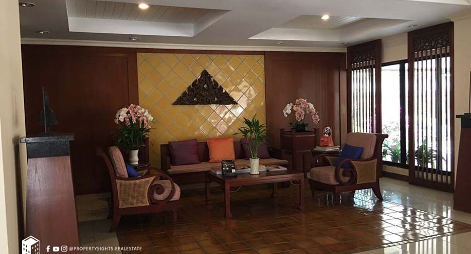 For rent 3 bedrooms condo in Khlong Toei, Bangkok